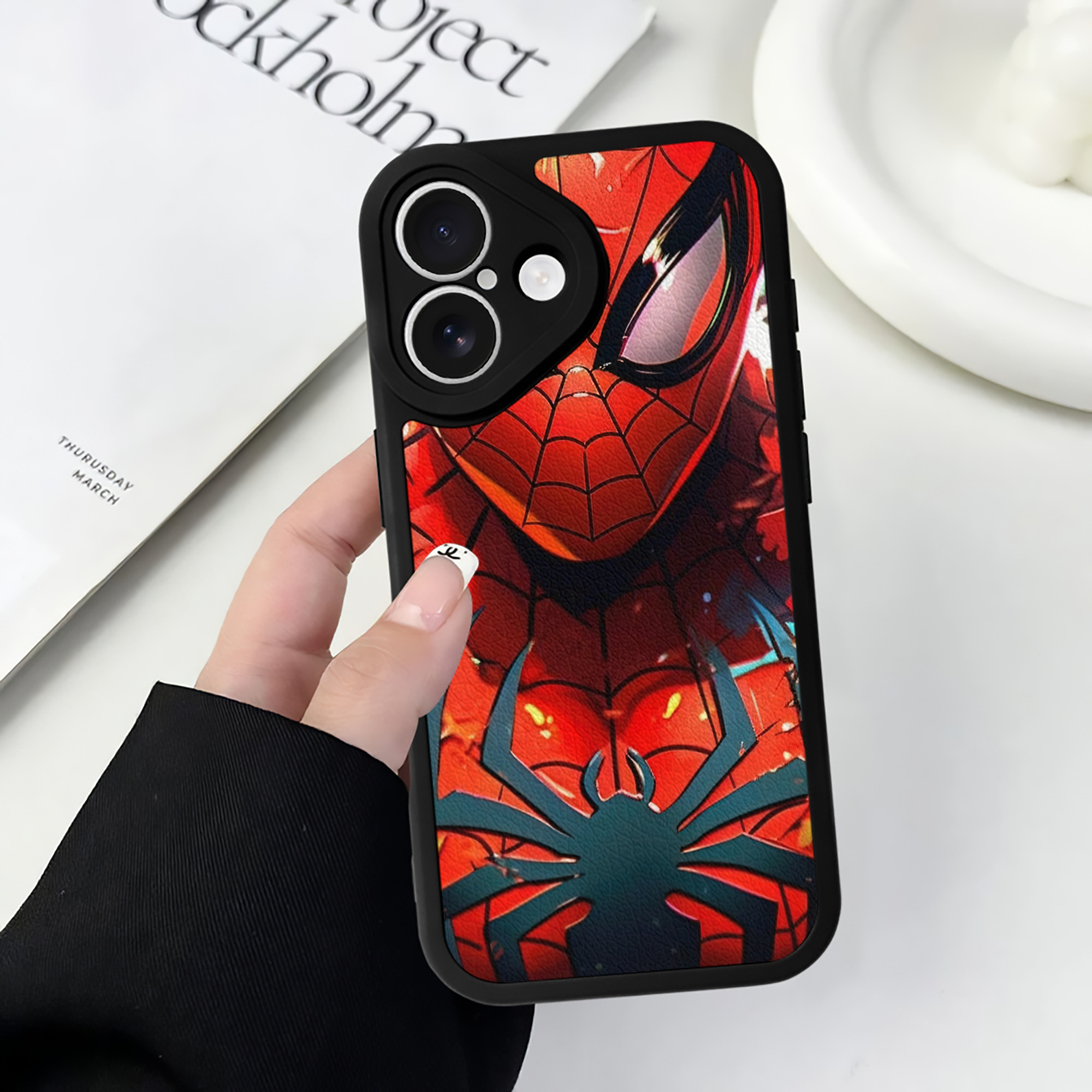 Spider Man スパイダーマン 【iPhone 16シリーズ対応】シリコンスマホケース（レザー調） 材質：シリコン